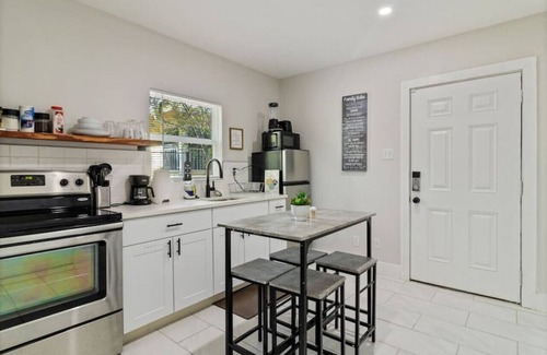 Jefferson Apartment | WeWelcome you to our 1 Bed 1 Bath Studio Unit B