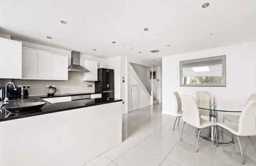Weybridge House | Weybridge House