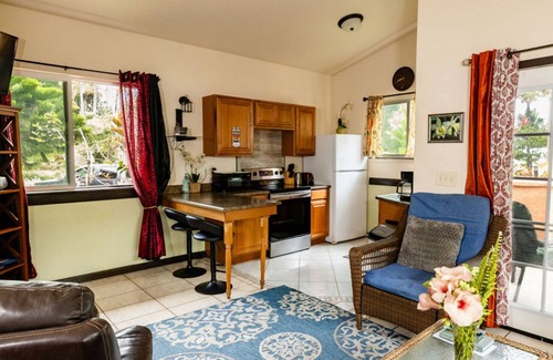 Kehena Beach Estates Cottage | Whale House w/AC @ Kehena Beach, Hawaii (Oceanfront)