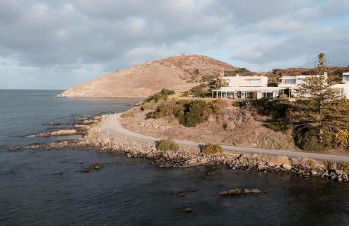 Encounter Bay Villa | Whalers Rest Ocean front Whale watching