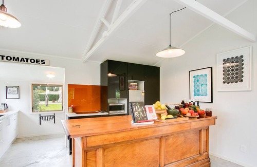 Waiohiki House | WHARE AWA - TARADALE HOLIDAY HOME, family friendly in Taradale