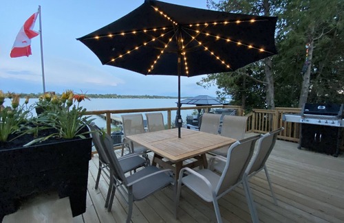 Valentia Cottage | What A View Cottage - Kawartha Lakes Waterfront - 3 Bedroom - Great Swimming !
