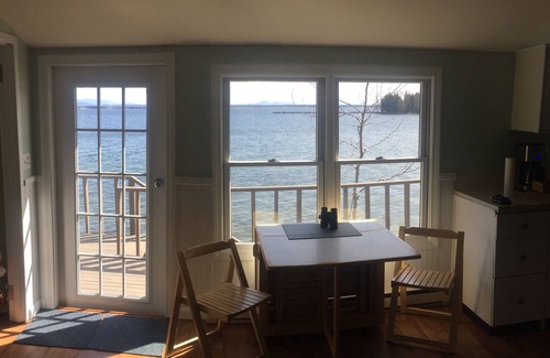 Town of Beekmantown Cottage | WhatAVu! ! Enjoy Watching the Boats or Hiking in the State Park!