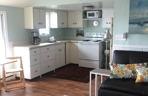 Town of Beekmantown Cottage | WhatAVu! ! Enjoy Watching the Boats or Hiking in the State Park!