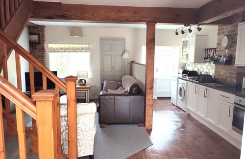 Upper Dicker Cottage | Wheat cottage, Chiddingly, spacious and well equipped character accommodation