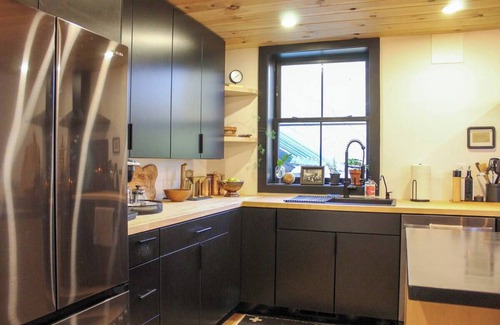 Clifton House | Wheatland Schoolhouse no.7 - Unique 2 bed, 2 bath Country Living