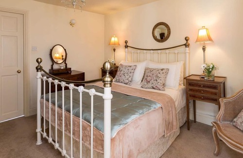 Egton Cottage | WHEATSHEAF COTTAGE, pet friendly, with open fire in Grosmont