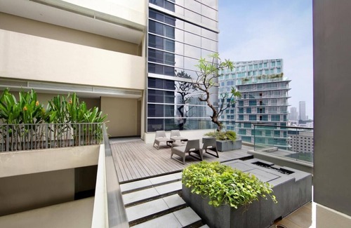 Downtown Singapore Apartment | Wheelchair Friendly 1 Bedroom at Orchard, 50 m Stroll to MRT