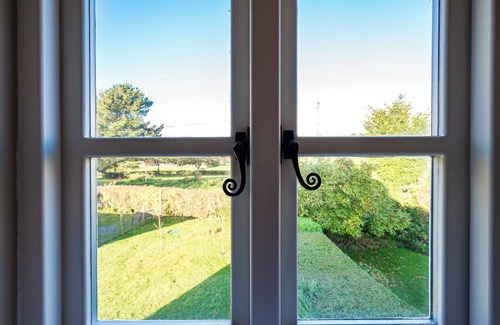 Beeston Cottage | WHEELWRIGHTS COTTAGE, pet friendly, with open fire in Tarporley