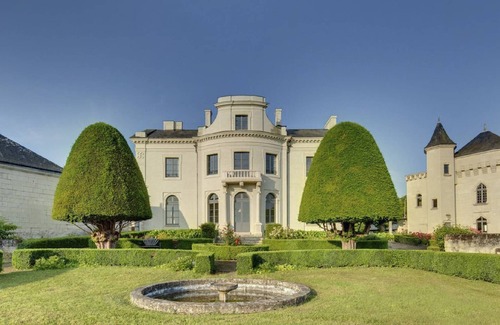 Candes-Saint-Martin House | When heritage, art and well-being meet