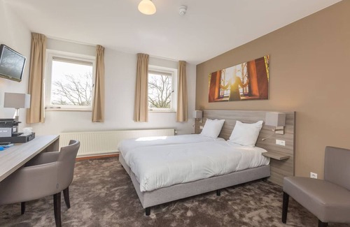 Deurne Hotel | Where Comfort Meets Nature—Perfect for a Relaxing Getaway! Free Parking, Dining!