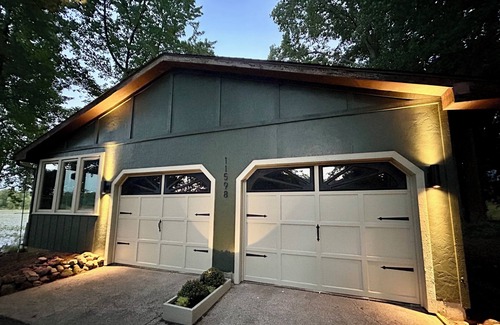 Three Rivers House | Where Convenience meets Cozy: The Lily Pad lakefront house in Three Rivers.
