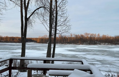Three Rivers House | Where Convenience meets Cozy: The Lily Pad lakefront house in Three Rivers.