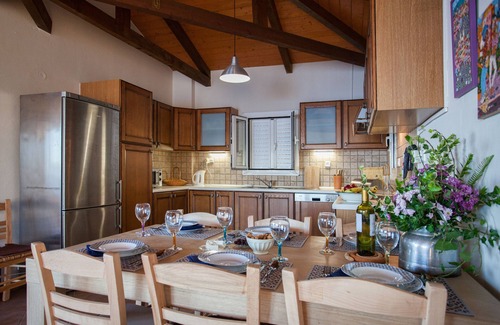 Likotinarea Villa | Where the Aegean blue speaks to your soul.