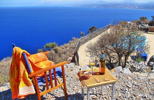 Likotinarea Villa | Where the Aegean blue speaks to your soul.