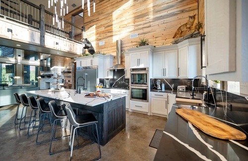 Pickens Cabin | Where the Wild Things Are | 10BR Luxury Cabin w/Game Room, 2 Hot Tubs, Pond, & EV Outlet