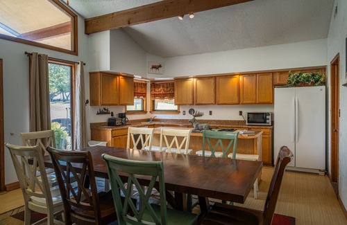 Weatherford House | Where You’ll Have the Most Fun! Minutes’ Drive to Peek-A-Boo Petting Zoo