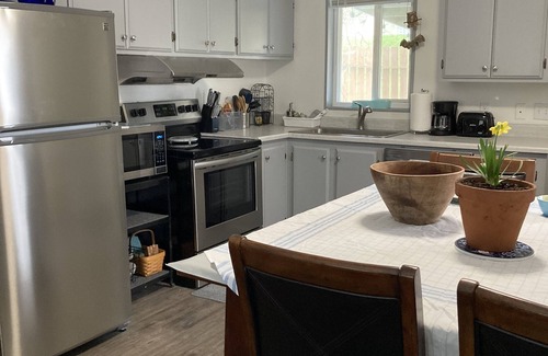 Freeland House | Whidbey Island Charming Cottage with Spacious Backyard