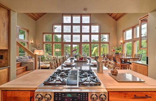 Freeland House | Whidbey Island Oasis w/Hot Tub & Cabana!