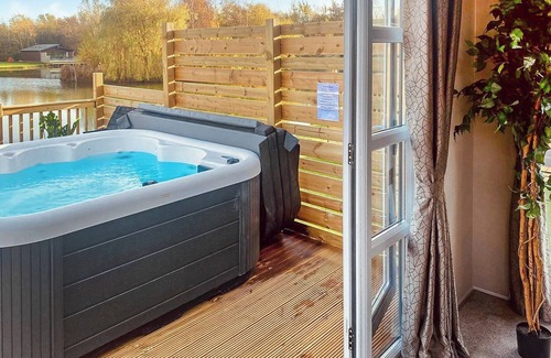 Laceby Ski Chalet | Whimbrel Lakeside Lodge