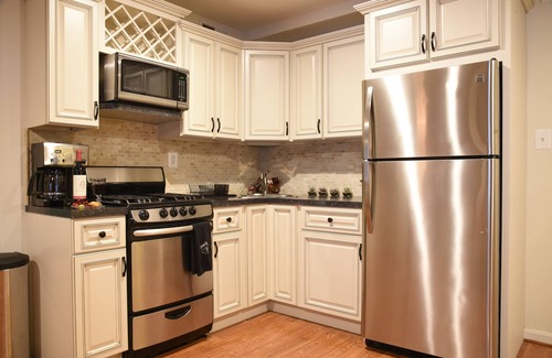 Laurel House | Whiskey Bottom Saloon by LLOYD SUITES