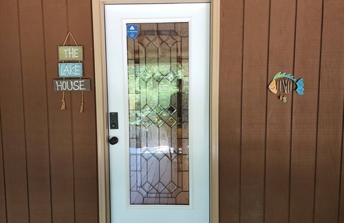 Taylorsville Cottage | Whispering Pines Lakeside Escape. Free Canoe! 3 King beds