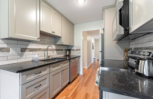 Vancouver House | Whisper Hidden Nest 1Level 1310 SQFT 2Br2Ba Courtyard