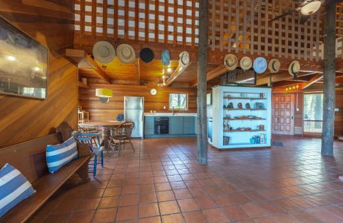 Covert House | Whispering Bluff - Private Beach - Pet Friendly