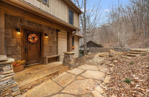 Mountain Air House | Whispering Falls Cabin by Carolina Mornings