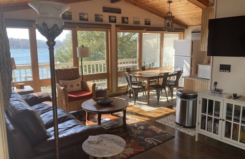 South Haven Cabin | Whispering Oaks on West Lake Sylvia