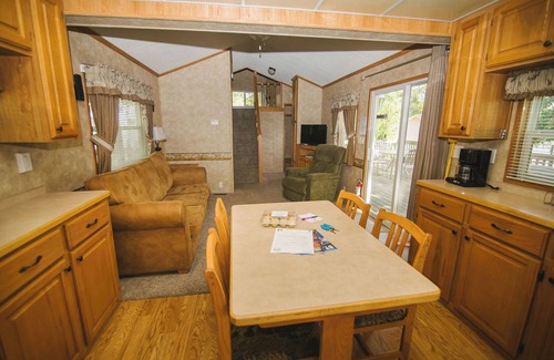 Richmond Cabin | Whispering Pines. 1BR +loft, w/queen hide-a-bed. Lake view, beach access.