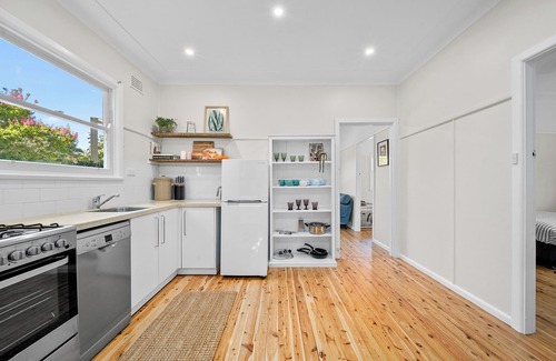 Wentworth Falls Cottage | Whispering Pines Cottages