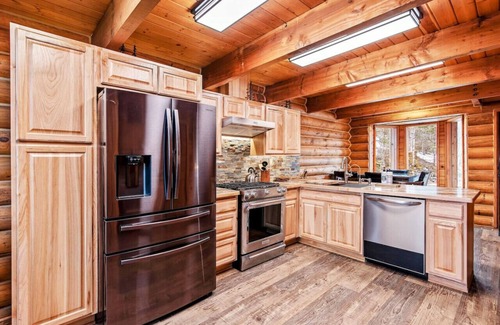 Palmer Cabin | Whispering Pines Hideaway~Secluded, Rustic, Cozy