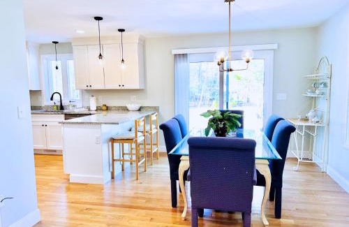 Kingston House | Whispering Pines Spacious Home Fire Pit Mod Location Pet ok by Vacation Your Way