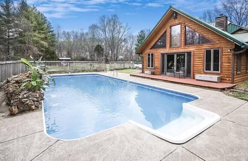 Bowling Green House | Whispering Waters Rustic Retreat