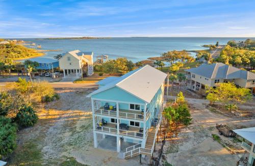 Cedar Key House | Whispering Waves Family Retreat