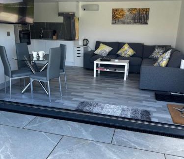 Peacehaven House | Whispering Waves Guest house, Brighton-8 mins, Guests 4, Beachfront, Free parking, WiFi, Kitchen and AC