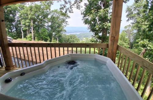 De Soto House | Whispering Winds Sleep 2 Hot Tub