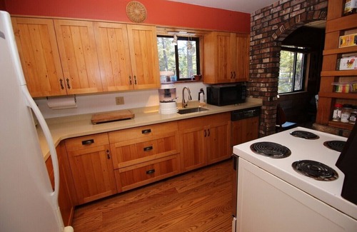 Pinecrest Estates House | Whistler Home at Pinecrest Estates country life rent for family summer vacation