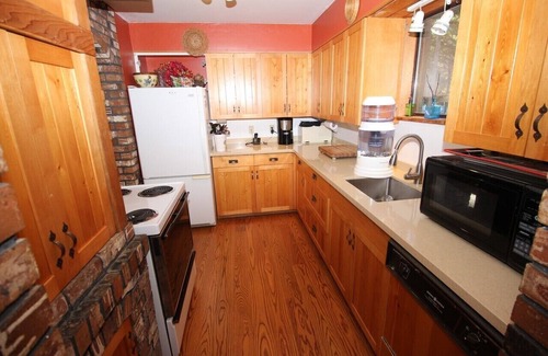 Pinecrest Estates House | Whistler Home at Pinecrest Estates country life rent for family summer vacation