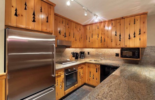 Whistler Village Condo | Whistler Village condo w/pvt hot tub