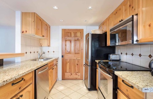 Village North House | Whistler Village executive 2BD/2.5BR walking distance to everything, hot tub