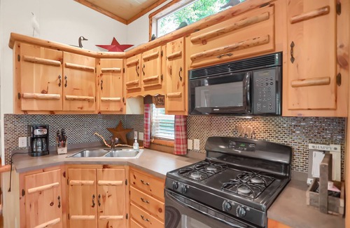 Todd Cabin | Whistling Lumberjack, Aunt Susie's Raystown Lake