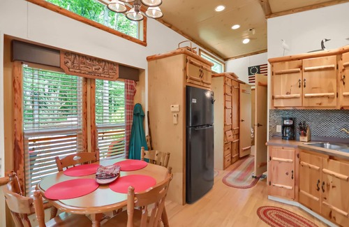 Todd Cabin | Whistling Lumberjack, Aunt Susie's Raystown Lake