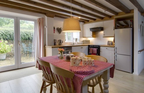 Monkton Cottage | WHITCOMBE COTTAGE, pet friendly, character holiday cottage in Honiton