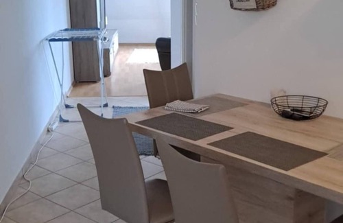 Kecskemet Apartment | White Apartment – Cozy & Central One-Bedroom Retreat in Kecskemét