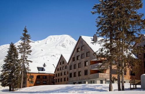 Andermatt Apartment | White Apartment, up to 8 guests, 50 meters from the ski cabin