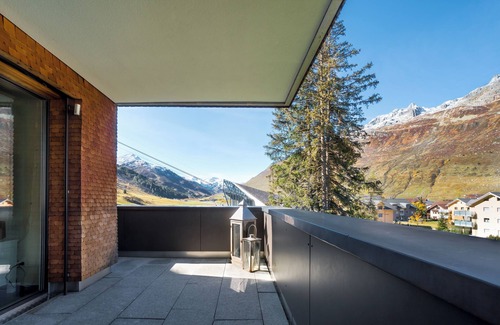 Andermatt Apartment | White Apartment, up to 8 guests, 50 meters from the ski cabin
