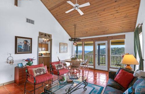 Wimberley House | White Buffalo - Guest House