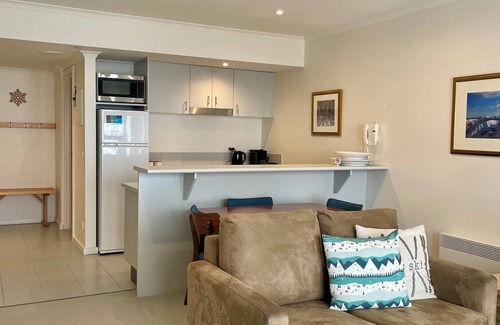 Hotham Heights Apartment | White Crystal 109- ski-in ski-out